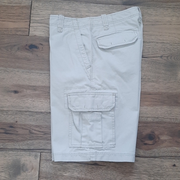 Old Navy Cargo Shorts - Picture 3 of 16